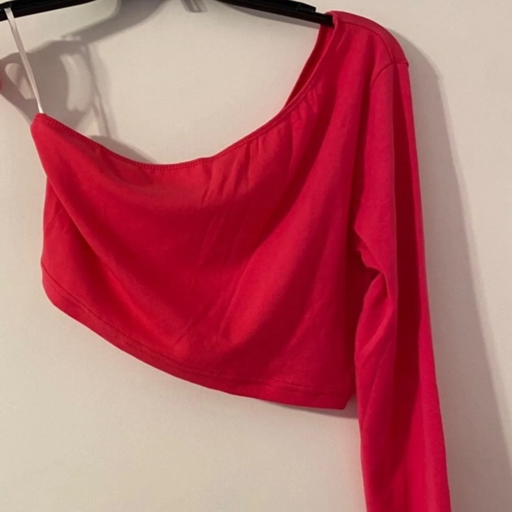 Long sleeve one shoulder pink crop top